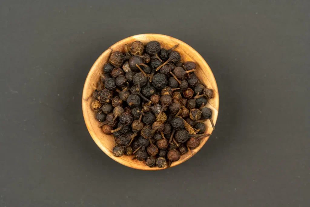Cubebs in a bowl