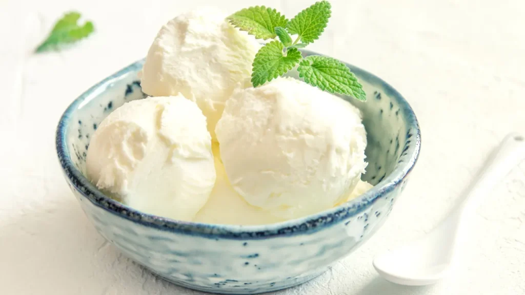 Vanilla flavoured ice cream. 